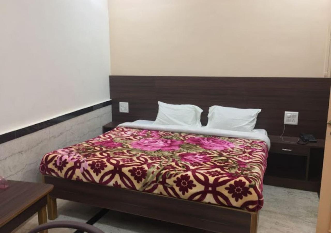 Liberty Guest House พาราณสี ภายนอก รูปภาพ